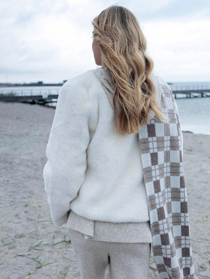 OFF WHITE